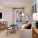 Apartment De *