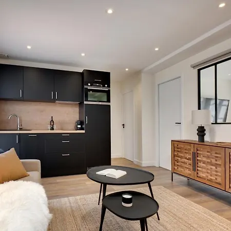 Apartament De *