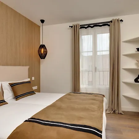 Apartment De *